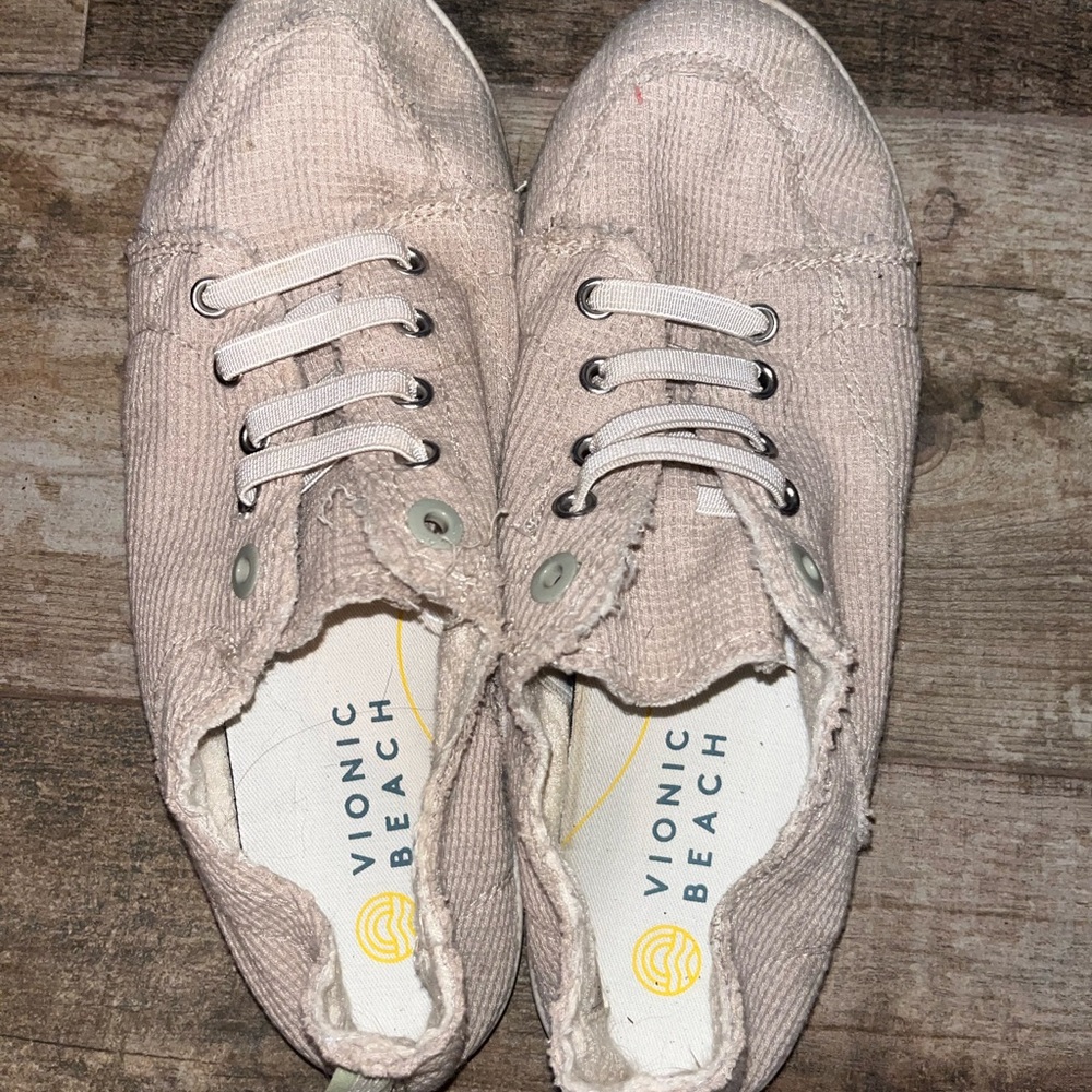 Vionic Beach Women's Sneakers in Light Beige